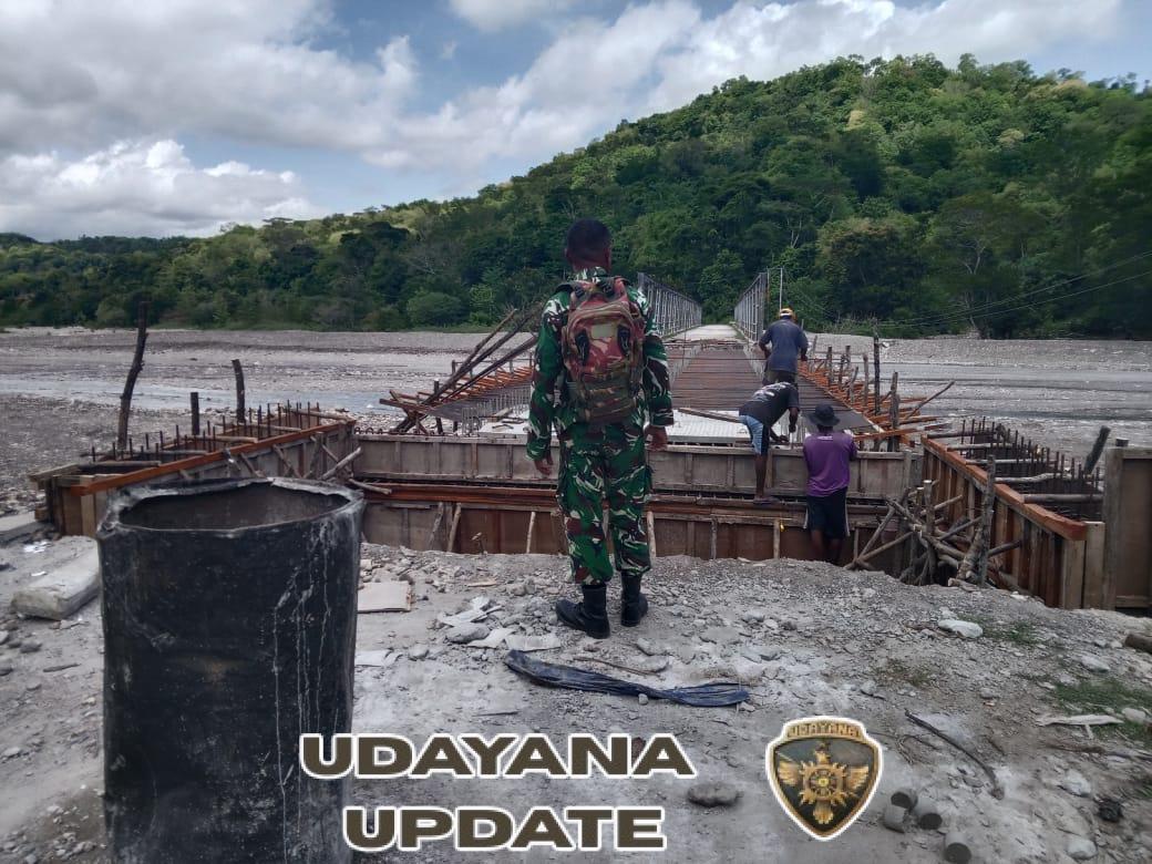 Danpos Mollo Barat Turun Langsung Awasi Pembangunan Jembatan yang Sempat Ambruk