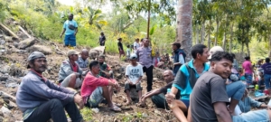 Babinsa Ramil 1602-01/Ende Perkuat Kemanunggalan TNI-Rakyat di Desa Roga