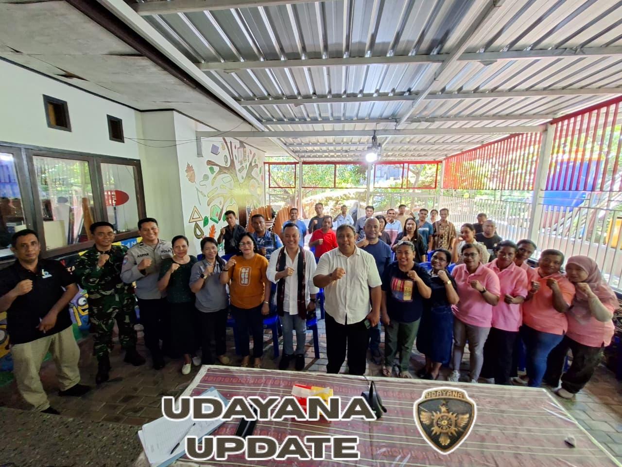 Babinsa Dukung Pelatihan Daur Ulang Sampah Oesapa Barat