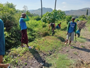 Babinsa Koramil 1614-02/Kempo Dampingi Penyaluran Bibit Jagung di Desa Ta’a