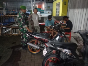 Piket Koramil 1628-02/Sekongkang Tingkatkan Patroli Malam Demi Kondusivitas Wilayah