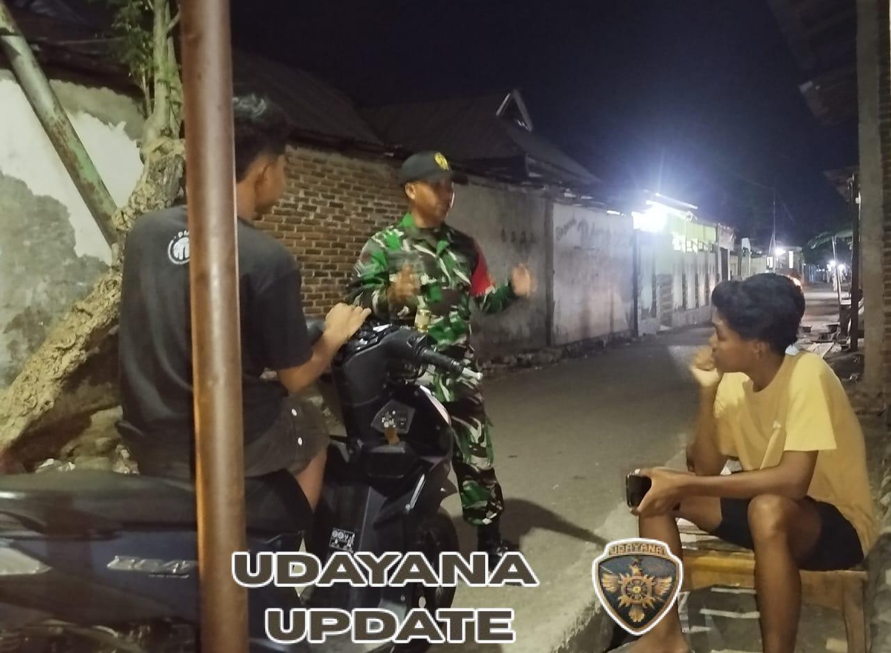 Sinergi TNI dan Masyarakat Desa Sari Jaga Kondusifitas Lewat Patroli Malam