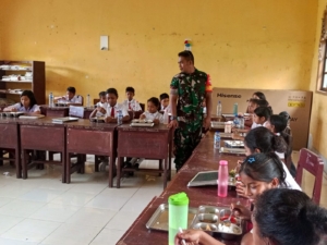 Babinsa Dampingi Operasional SPPG untuk Percepatan Pemenuhan Gizi di Wilayah Binaan