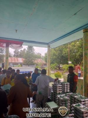 Babinsa Boawae Dampingi Operasional SPPG untuk Pemenuhan Gizi di Wilayah Binaan