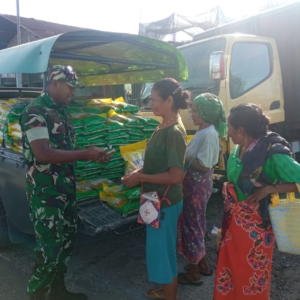 Babinsa Dampingi Pelaksanaan GPM di Pasar Raja Boawae