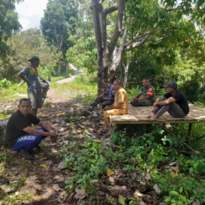 Babinsa Ende Gelar Komsos dan Pamwil, Perkuat Keamanan di Desa Peozakaramba