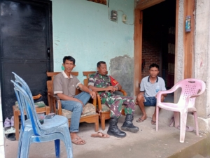 Babinsa Desa Beru Tingkatkan Keamanan dan Keharmonisan Masyarakat Lewat Patroli dan Komsos