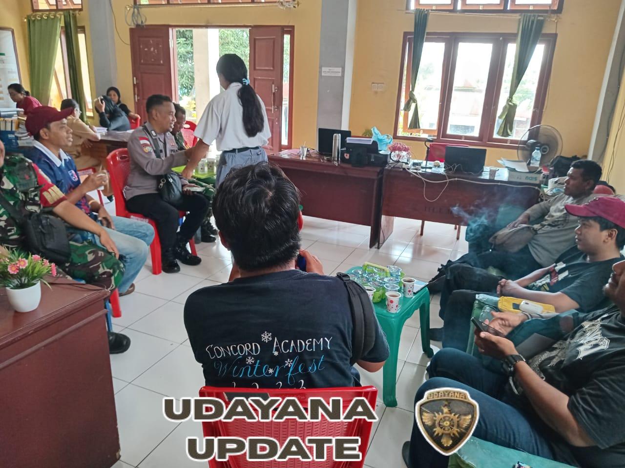 Babinsa dan Warga Onekore Bersama Pasang Pilar Batas Hutan Produksi