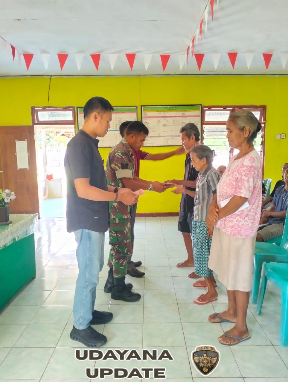 Babinsa Batutua Awasi Penyaluran BLT di Oebela, 22 Warga Terima Bantuan Tunai