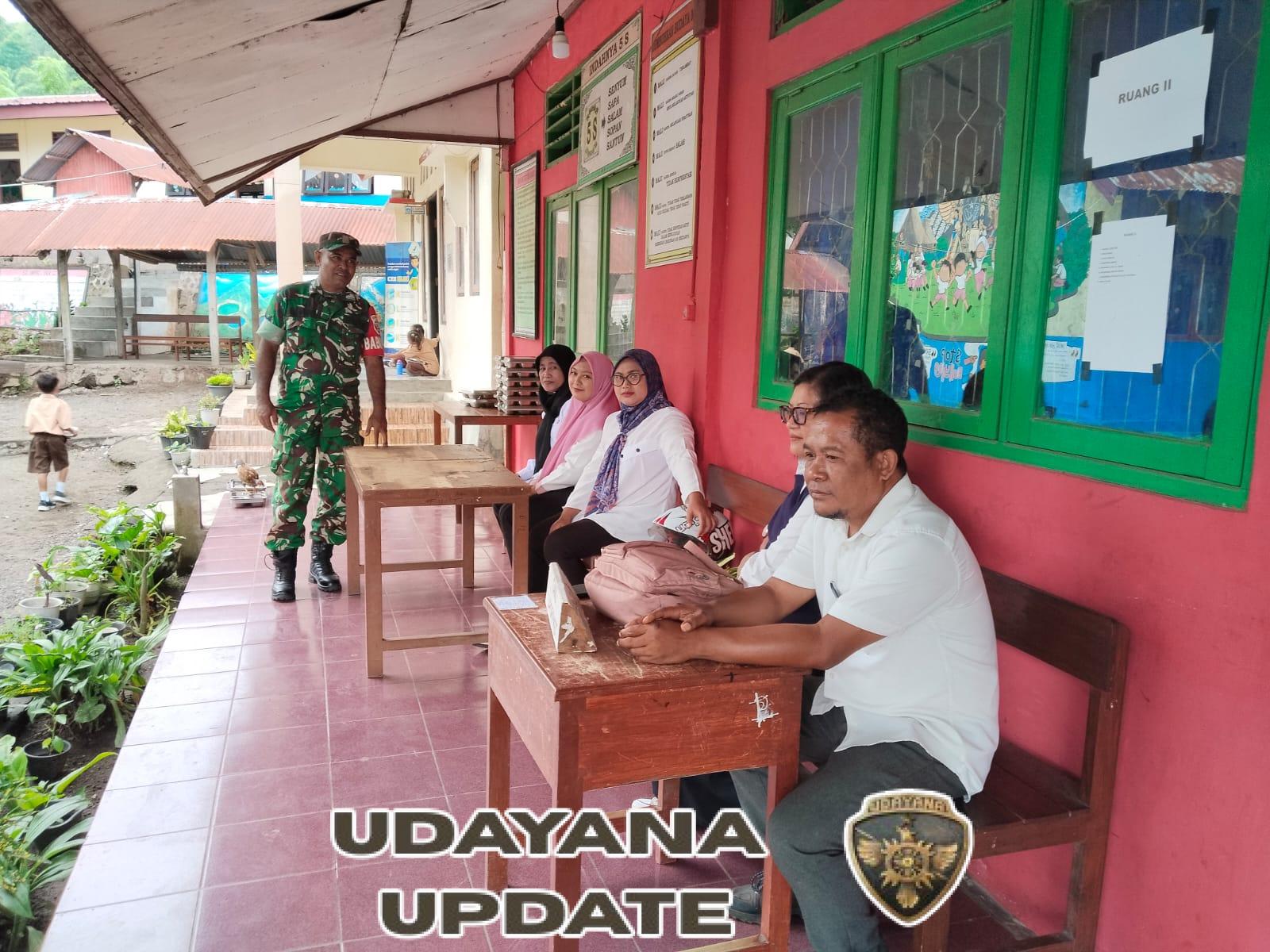 Babinsa Ramil 1602-01/Ende Tingkatkan Keamanan Sekolah Lewat Komsos & Pamwil di SDI Ende 12