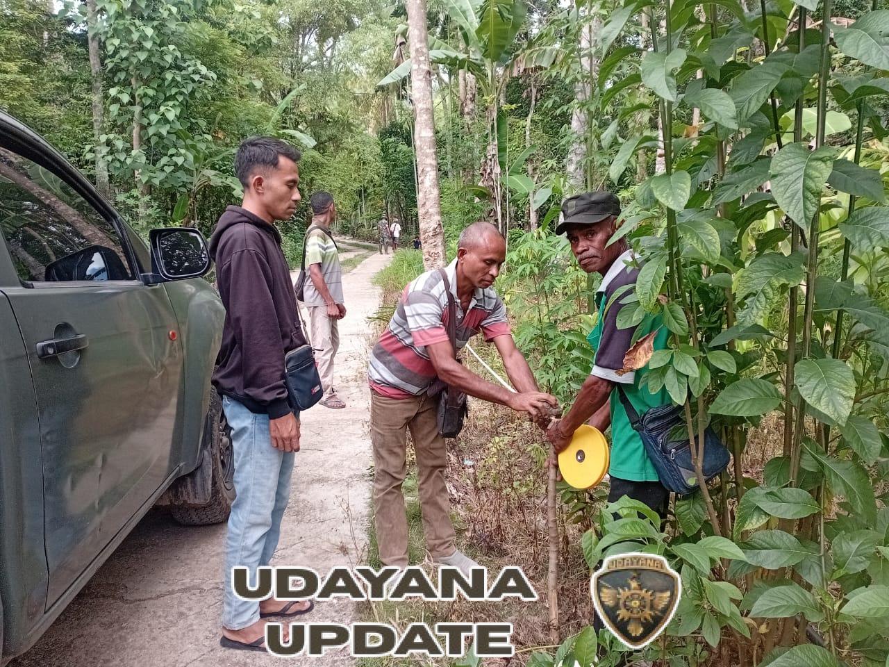Babinsa Binafun Dampingi Pasiter Cek Lahan Pembangunan KDKMP Desa