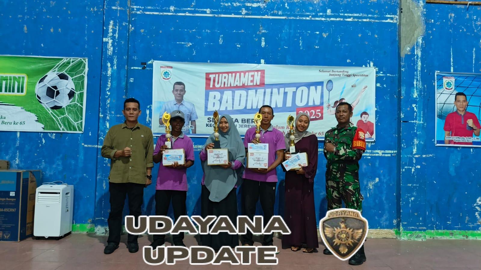 Penutupan HARLAH Desa Beru ke-65 Berlangsung Meriah, Babinsa Desa Beru  Dampingi Pembagian Hadiah Lomba.