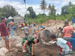 Babinsa Koramil 1612-05 Satar Mese Turun Langsung Dukung Pembangunan Masjid Nurul Akhlak Nangawoja