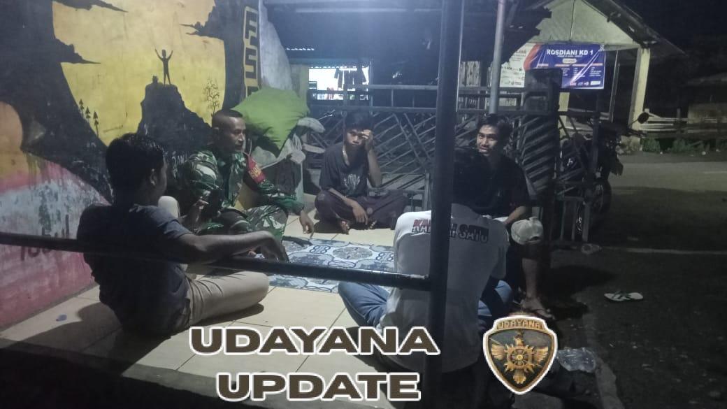 Babinsa Dompu Ingatkan Warga Waspadai Jalan Licin di Musim Hujan