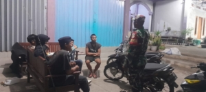 Babinsa Tambora Intensifkan Ronda Malam, Ingatkan Remaja Jaga Kesehatan dan Hindari Narkoba