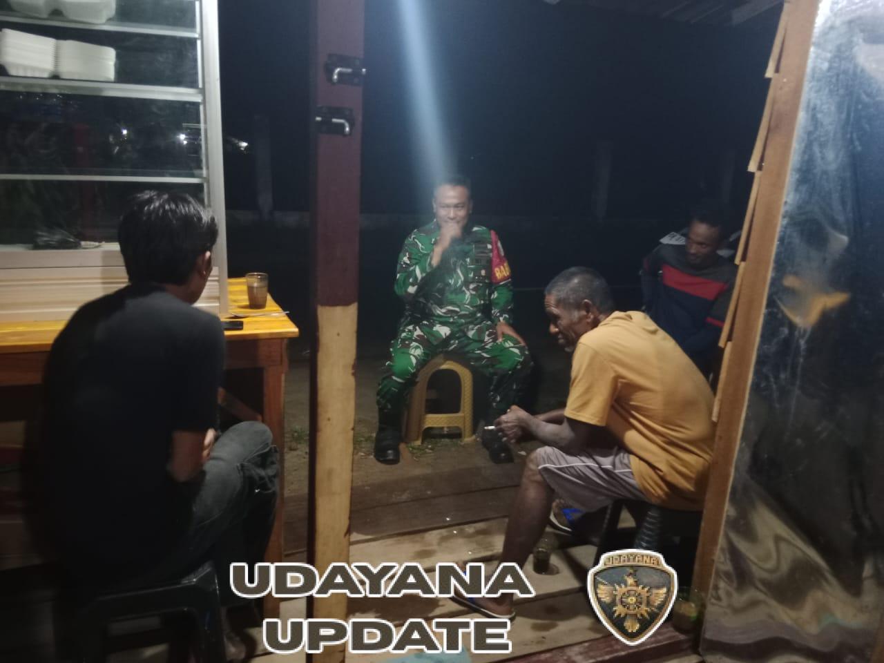 Babinsa Huu Tingkatkan Pengawasan Kamtibmas Lewat Ronda Malam di Dusun Kuta