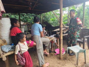 Babinsa Koramil Maurole Tingkatkan Keamanan dan Sinergi Masyarakat di Desa Watungere