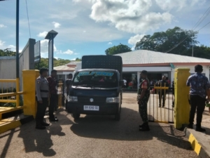 Koramil 1627-02 Pantai Baru Awasi Keberangkatan Garda Maritim 3 di Pelabuhan ASDP