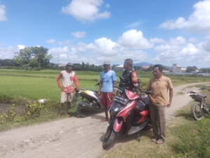 Babinsa Kelurahan Karijawa Laksanakan Komsos di So Jado Lingkungan Jalan Baru