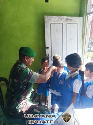 Babinsa Koramil 1627-01/Ba’a Dampingi Pelaksanaan Program Makanan Bergizi Gratis