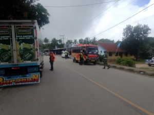 Provost Kodim 1621/TTS Turun Tangan dalam Penertiban Kendaraan Gabungan di So’E