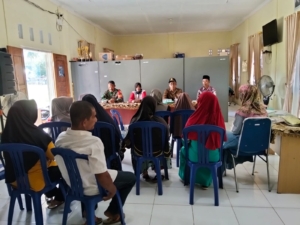 Babinsa Desa Lamunga Dampingi Penyaluran BLT Dana Desa Triwulan IV Kepada 10 Orang Penerima Manfaat