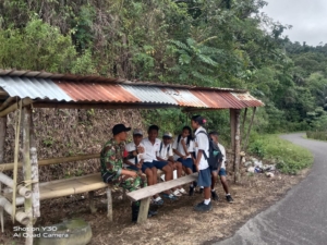 Babinsa Ramil 1602-01/Ende Laksanakan Komsos dan Pamwil di Desa Mbobenga