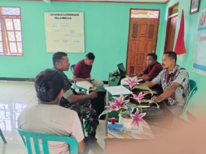 Babinsa Ramil 1602-01/Ende Tingkatkan Kemanunggalan TNI-Rakyat Lewat Komsos dan Pamwil di Wajakeajaya