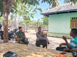 Babinsa dan Bhabinkamtibmas Laksanakan Monitoring Wilayah di Desa Wowong