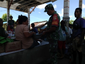 Babinsa Karera Jalin Komsos dengan Pedagang Pasar Tradisional Jangga Mangu