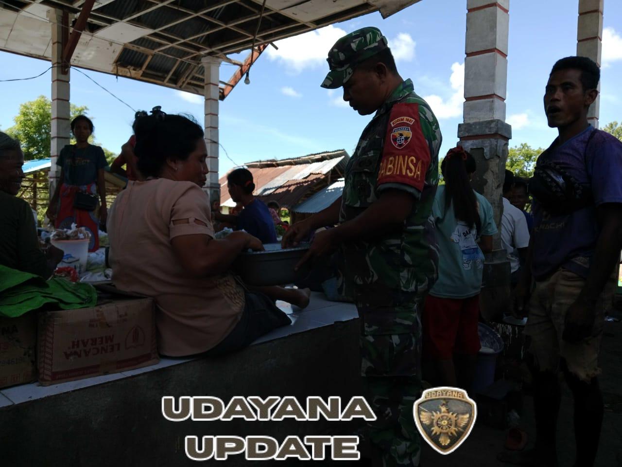 Babinsa Karera Jalin Komsos dengan Pedagang Pasar Tradisional Jangga Mangu