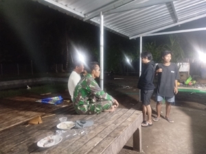 Piket Koramil 1628-03/Seteluk, Patroli dan Arahkan Pemuda Agar Tetap Kondusif