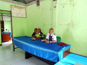 Babinsa Ende Timur Kawal Musyawarah Damai Penyelesaian Kasus Kekerasan di Desa Tiwutewa