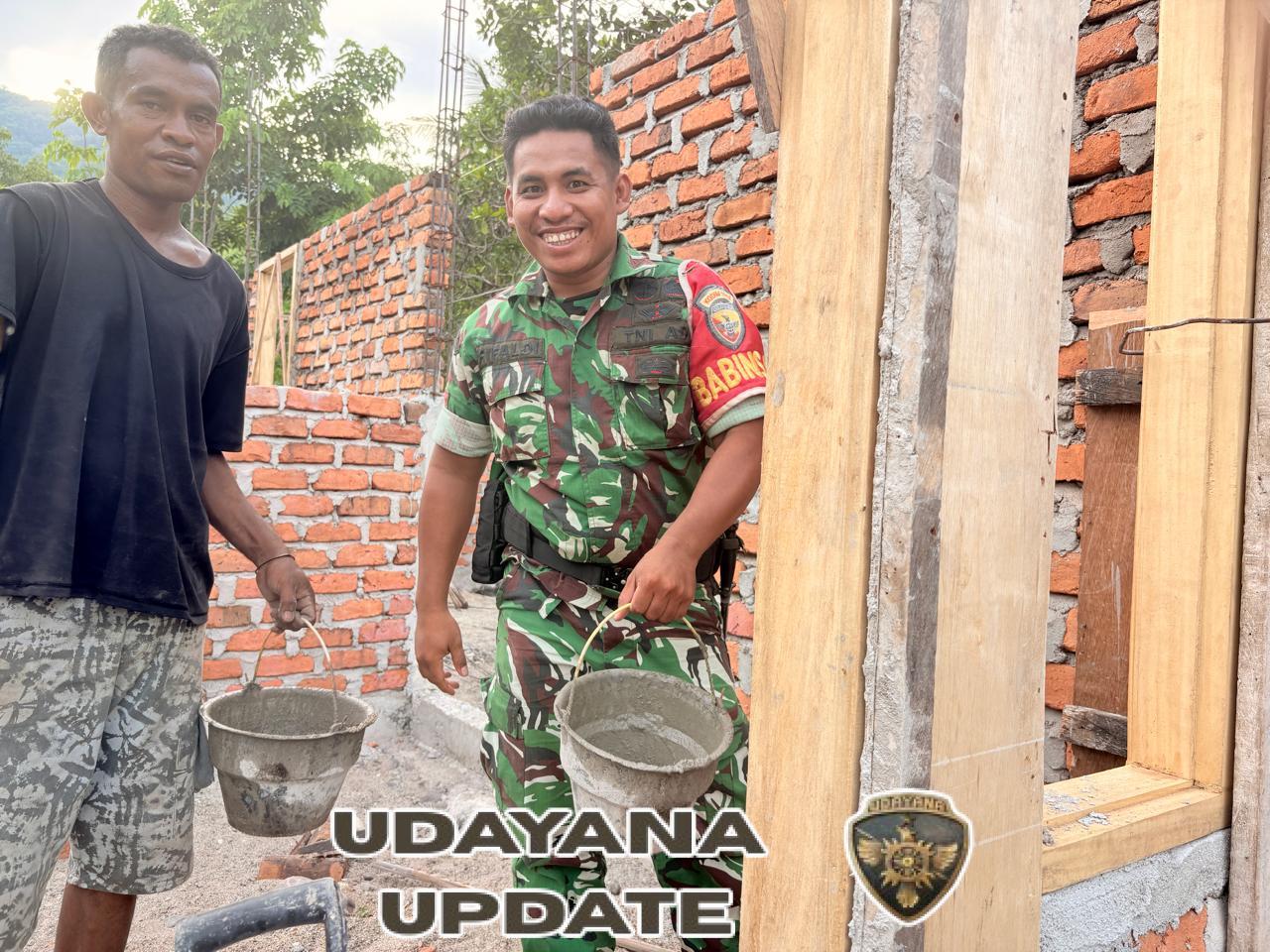 Babinsa Koramil 1602-04/Maurole Bantu Warga Bangun Rumah Layak Huni di Desa Pise