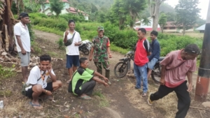 Babinsa Koramil 1602-04/Maurole Tingkatkan Kamtibmas Lewat Pamwil dan Komsos di Desa Liselande