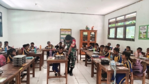 Program Makanan Bergizi Gratis di Rote Ndao Sasar 3.065 Penerima, Babinsa Ba’a Kawal Distribusi
