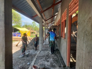 TNI Warga Oepoli Berjibaku Kebut Pembangunan SMPN Oepoli