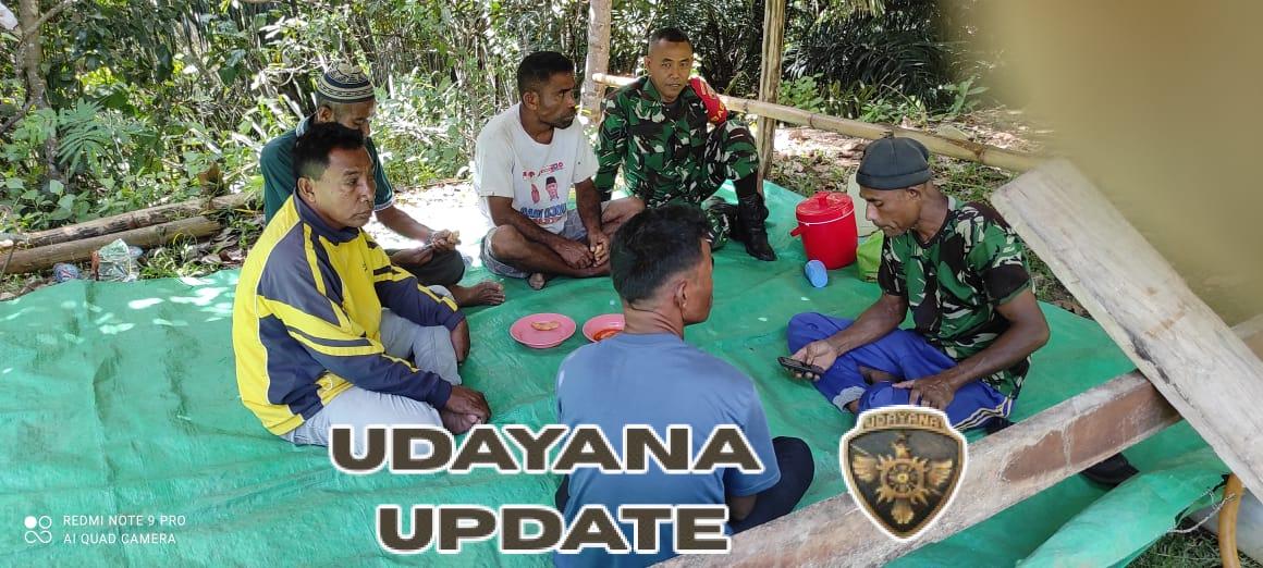 Babinsa Sertu Muksin Laksanakan Komsos dan Pemantauan Wilayah di Desa Lunggaria