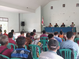 TNI Bersinergi dengan Pemerintah: Danramil Walakaka Ikuti Rakor Pembangunan di Lamboya