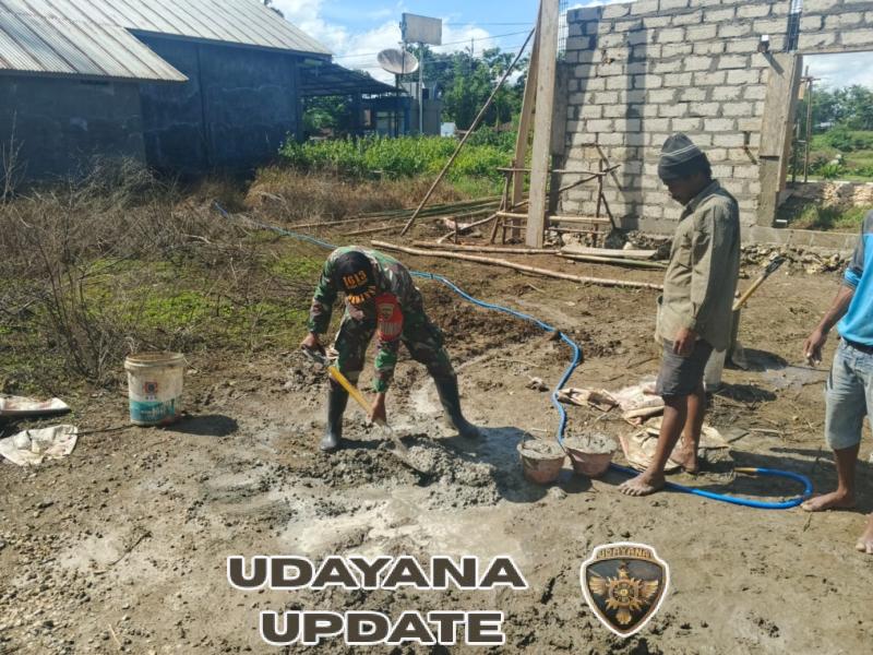 TNI Hadir untuk Rakyat: Babinsa Sumba Tengah Bantu Pembangunan Rumah Warga