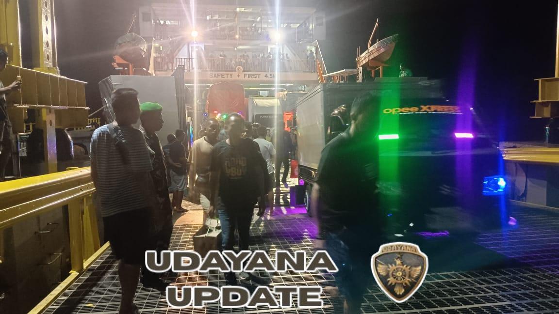 Babinsa Koramil 1627-02 Pantai Baru Laksanakan Pengamanan Kedatangan Kapal di Pelabuhan ASDP