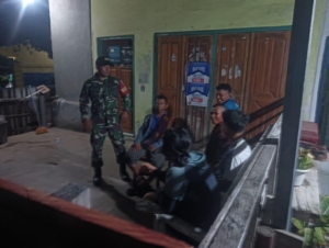 Babinsa Kwangko Gelar Patroli dan Silaturahmi Jaga Kondusivitas Wilayah Manggelewa