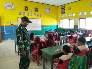 Babinsa Desa Goa Dampingi Pelaksanaan Program Makan Sehat  Bergizi di SD Negeri Goa