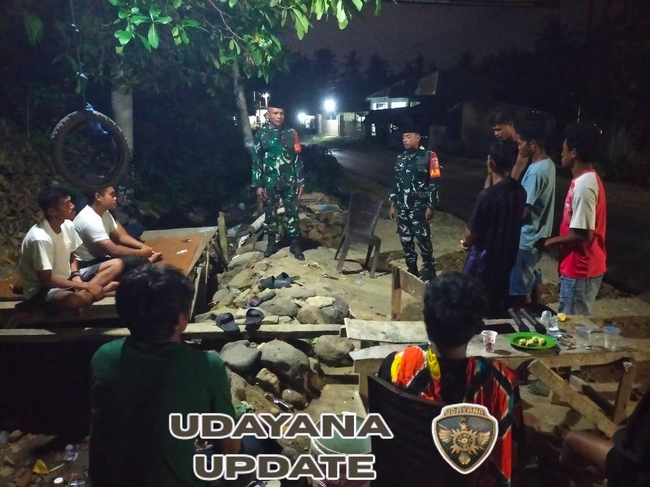 Patroli Siskamling Koramil 1608-03/Sape Cegah Tindak Kriminal di Desa Melayu