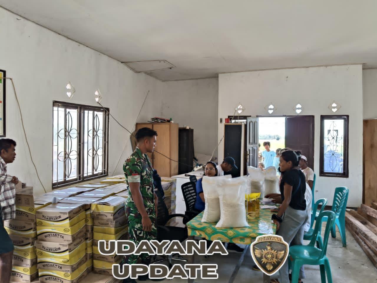 Babinsa Rindi Umalulu Dampingi Pembagian Bahan Pangan Berupa Beras di Desa Wanga