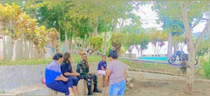 Babinsa Ramil 1602-01/Ende Perkuat Kemanunggalan dengan Masyarakat Onelako