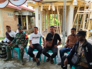 Babinsa Ramil 1602-01/Ende Perkuat Komsos dan Pamwil di Desa Wolokaro