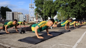 Satgas Yonarmed 12 Kostrad Laksanakan Kalistenik di Alun-Alun Atambua