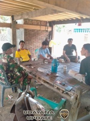 Babinsa Rempe Gelar Komsos, Ajak Warga Jaga Kebersihan di Musim Penghujan