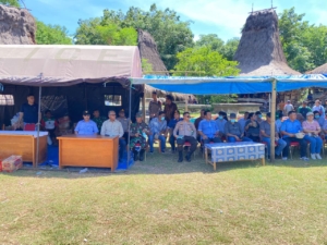 Forkopimda Sumba Barat Tinjau Korban Kebakaran di Kampung Yaru Wora